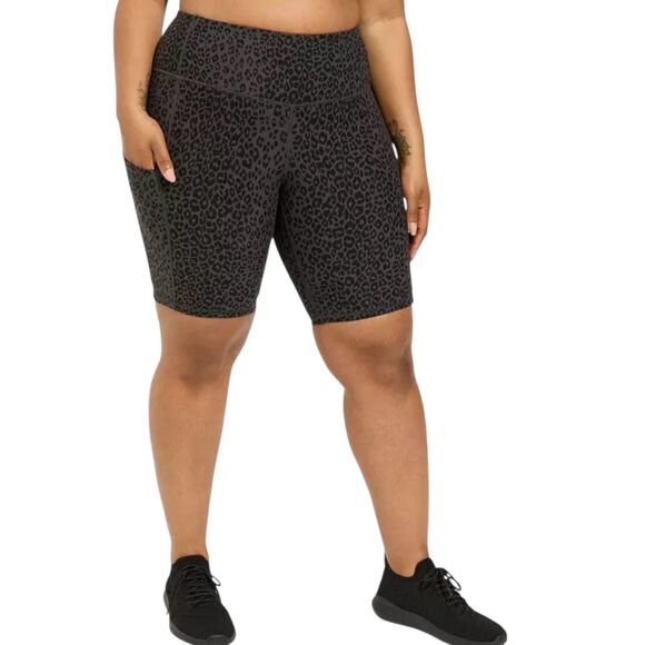 Torrid Performance Core Leopard 9" Active Bike Shorts w/ Side Pockets Size 1 1x - Picture 1 of 7
